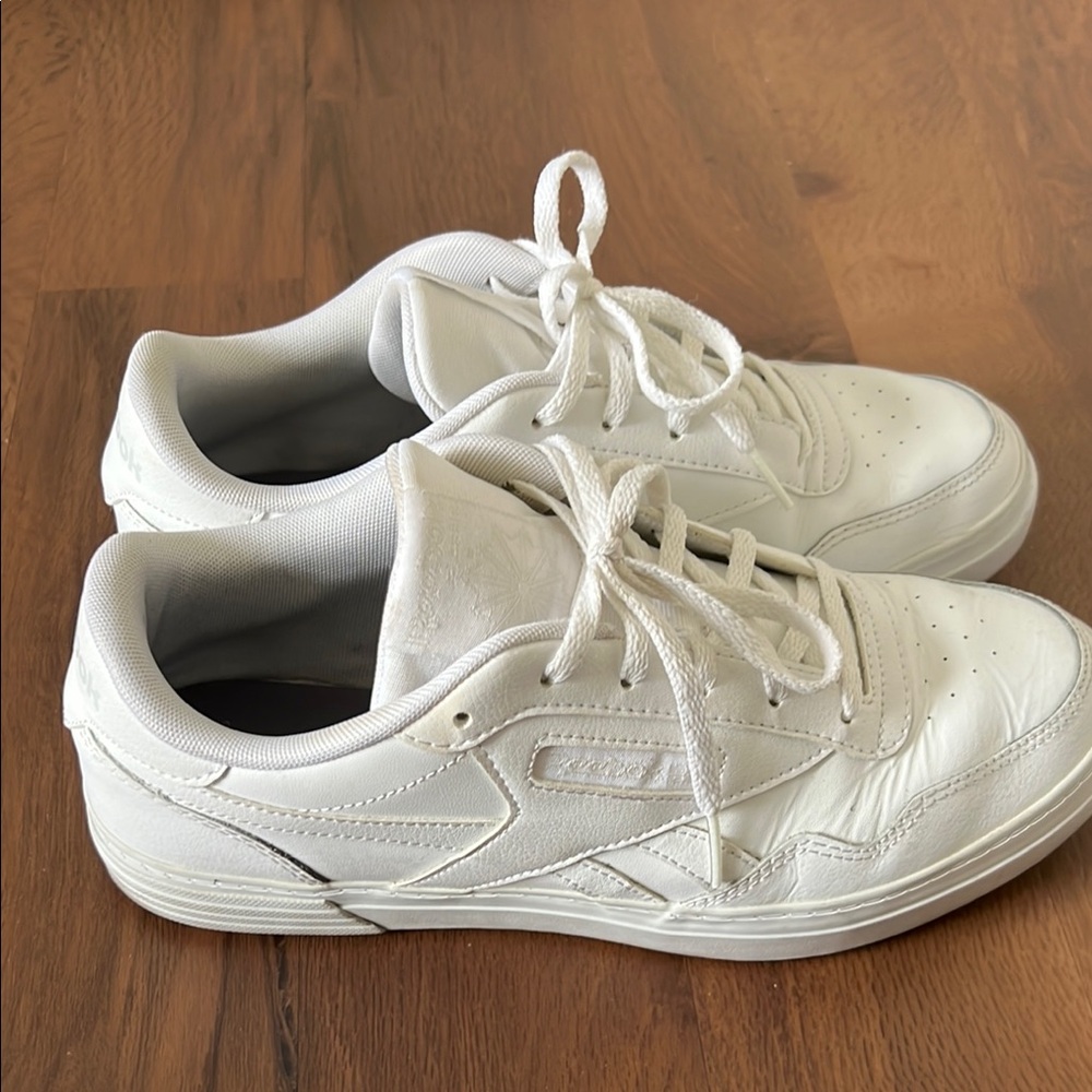 Reebok White Classic Sneakers Low-Top Design